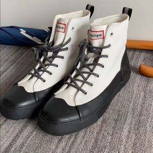 Hunter Black Whit Booties